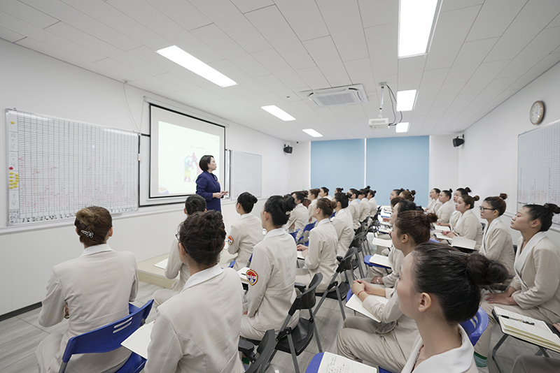 到哪里學(xué)美容？多途徑開啟美麗事業(yè)
